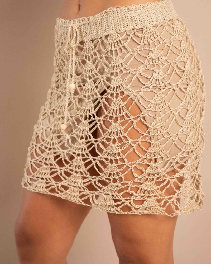 Falda Espíritu corta de crochet color arena para mujer, con diseño calad