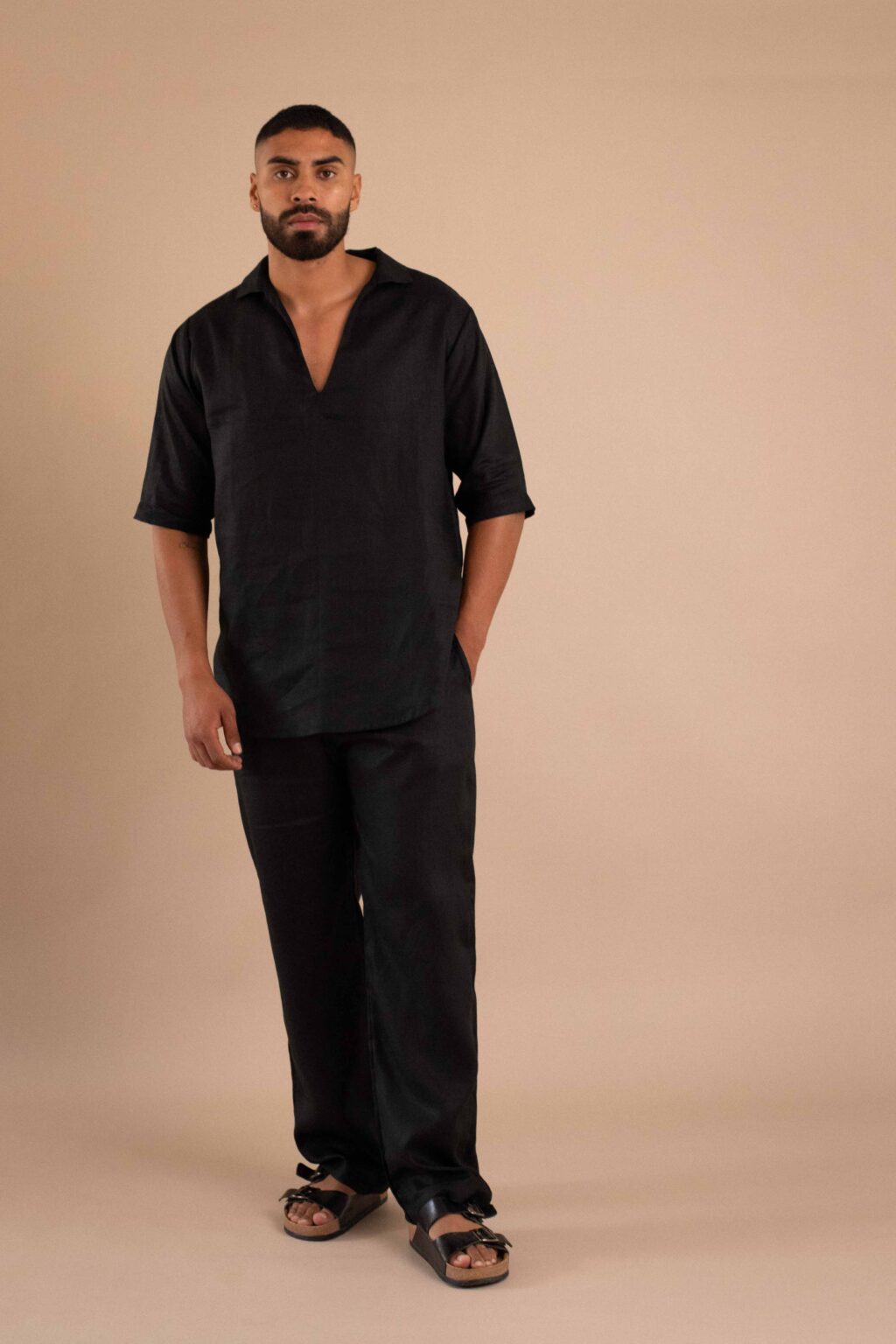 Pantalón Tierra, pantalón de lino para hombre color natural con cinturón.